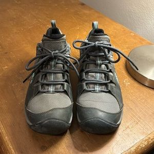 Womens Keen hiking shoes